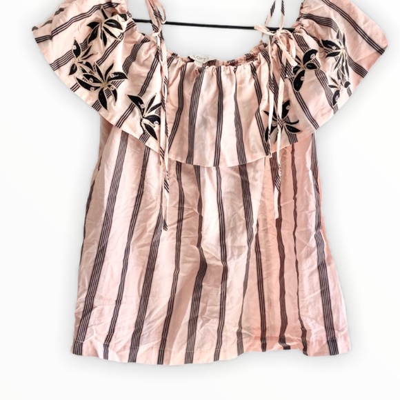 LOFT Tops - LOFT pink off shoulder flutter top size small nwt